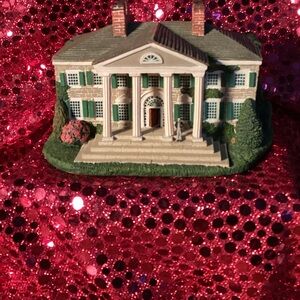 “Twelve Oaks”. Hawthorne, piece from Gone With The Wind series,